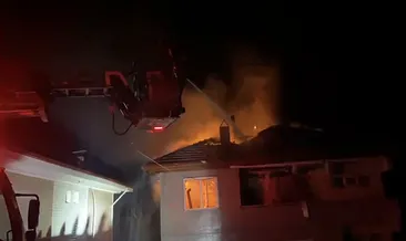 Karabük’te korku dolu anlar! İki katlı evin çatısı alev alev yandı