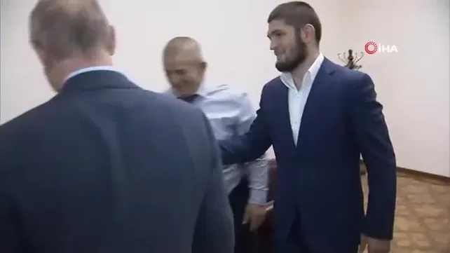 Putin, Müslüman dövüşçü Nurmagomedov ile bir araya geldi