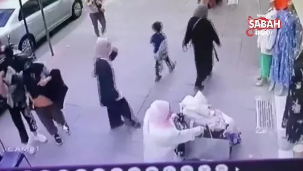 Fatih'te yüzü maskeli 2 hırsız, tekerlekli sandalyeli kadının çantasını böyle çaldı | Video