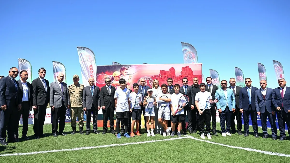 3 bin yıllık Zerzevan tenis turnuvasına ev sahipliği yaptı! Tarih ve spor aynı sahada buluştu 3 bin yıllık Zerzevan tenis turnuvasına ev sahipliği yaptı! Tarih ve spor aynı sahada buluştu