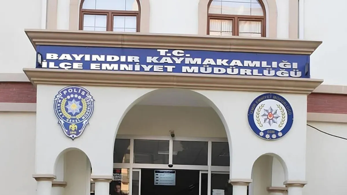 Operasyona giden polislere bıçaklı saldırı! 3 polis yaralı Operasyona giden polislere bıçaklı saldırı! 3 polis yaralı