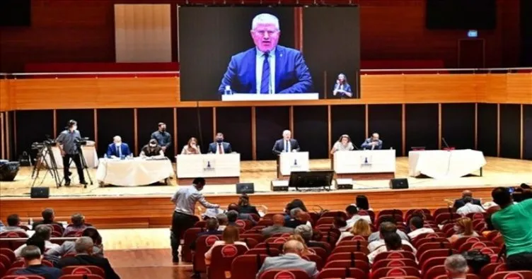 İzmir Büyükşehir Meclisi’nde ‘Şova son verin’ çağrısı