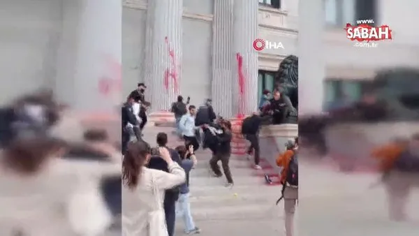 İspanya’da aktivistlerden parlamento binasına boyalı saldırı: 9 gözaltı | Video