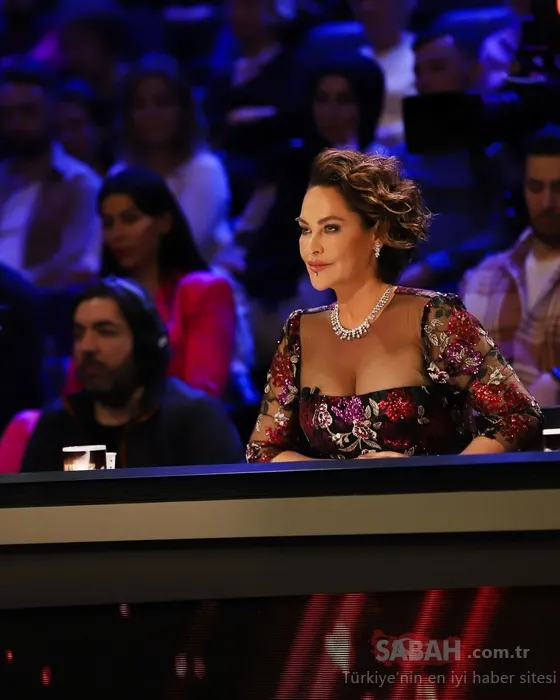 Ünlü şarkıcı Hülya Avşar’a şok dava