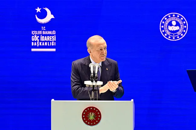 son-dakika-baskan-erdogandan-batiya-gocmen-tepkisi-insani-trajedileri-reklam-malzemesi-olarak-kullaniyorlar-1745832739062.jpeg Son dakika: Başkan Erdoğan'dan Batı'ya göçmen tepkisi: İnsani trajedileri reklam malzemesi olarak kullanıyorlar