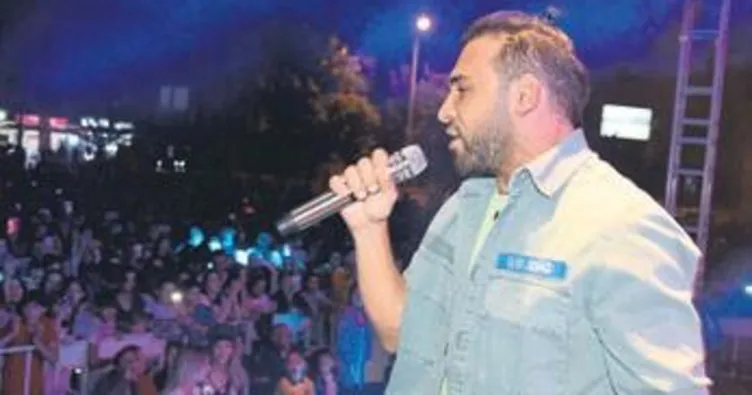 Festivalde sahne Emre Kaya’nın