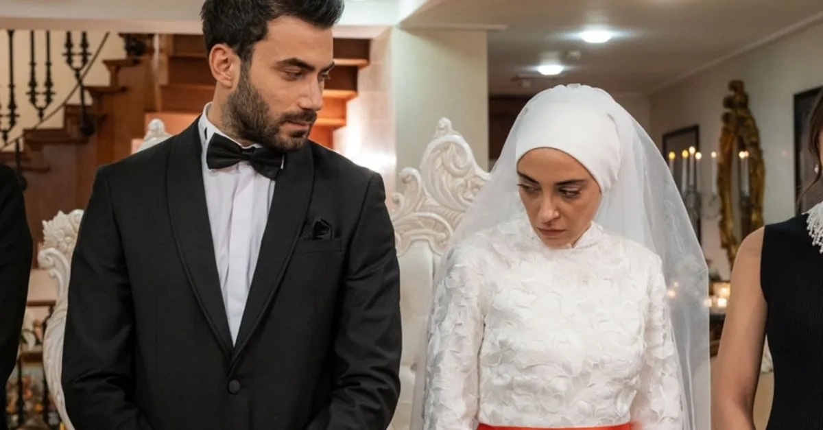 Kızılcık Şerbeti’nde izleyicileri şaşkına çeviren ayrılık haberi! Kimse beklemiy
