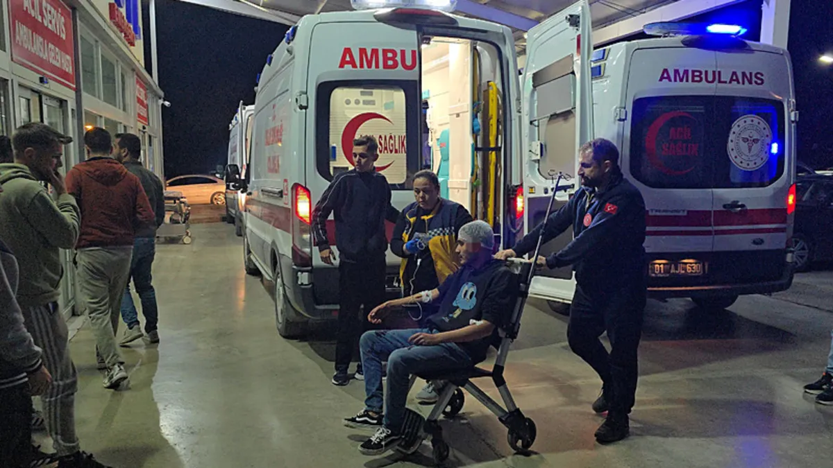 Adana’da iki grup arasında bıçaklı kavga: 2 yaralı Adana’da iki grup arasında bıçaklı kavga: 2 yaralı