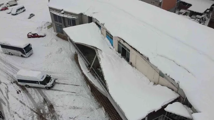 Amasya’da otogar çatısı çöktü