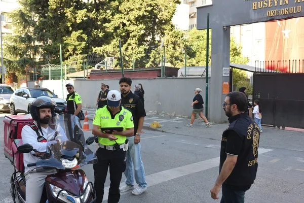 yeni-egitim-ogretim-yili-basladi-istanbulda-okul-onlerinde-denetim-1789371924891.jpg