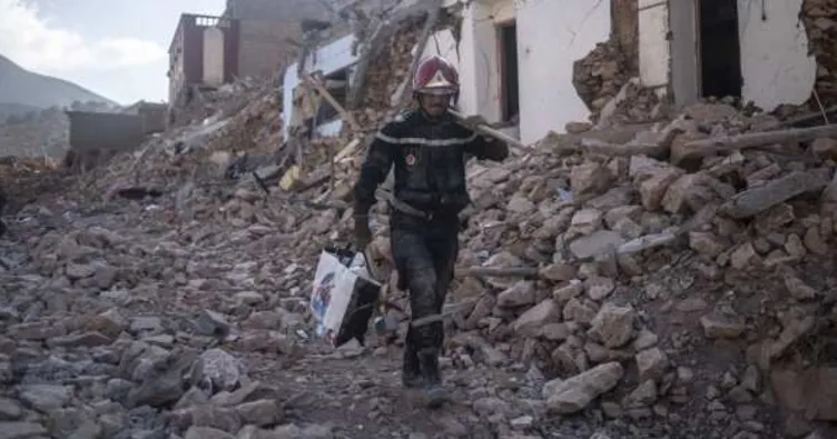 Fas’ta iki bina yerle bir oldu: Enkaz altında birçok kişi can verdi