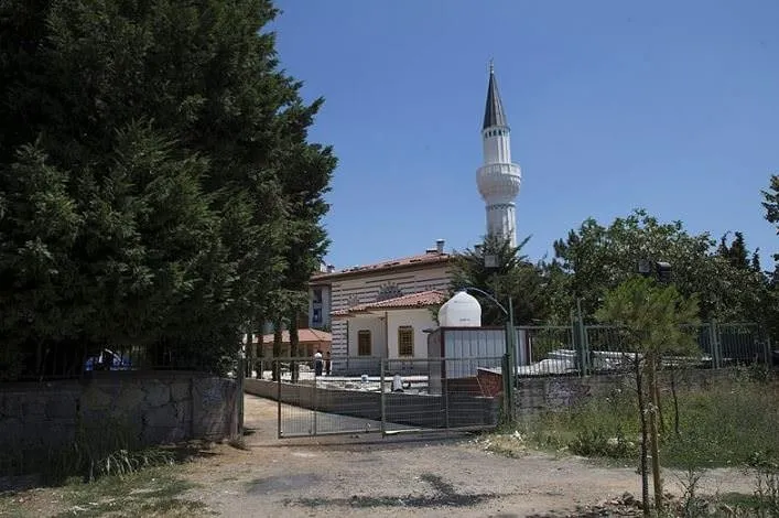 Validebağ Camii’nde ilk bayram namazı kılındı