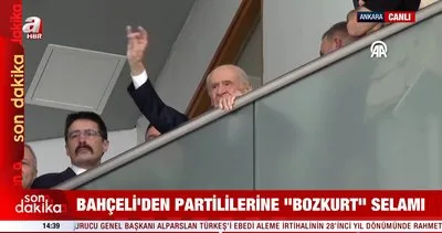 Devlet Bahçeli MHP Genel Merkezi’nde partililerini ’Bozkurt’ selamı ile selamladı