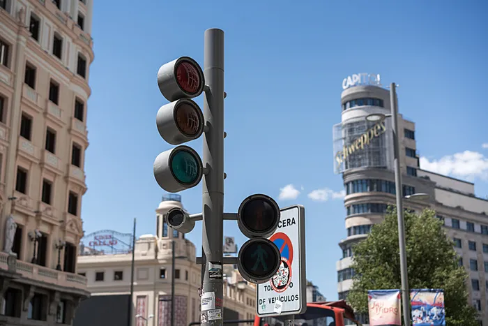 buyuk-capli-elektrik-kesintisi-uc-avrupa-ulkesi-etkilendi-1745848038048.jpeg Büyük çaplı elektrik kesintisi: Üç Avrupa ülkesi etkilendi