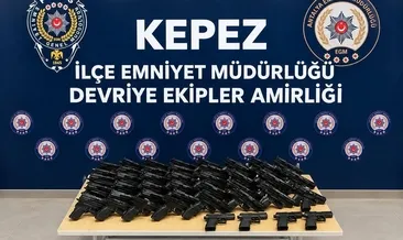 Antalya'da silah operasyonu: 32 tabanca ele geçirildi #antalya
