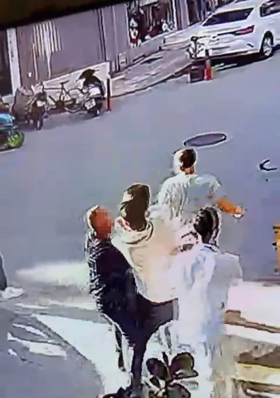 husumetlilerin-kavgasina-kan-akti-1-kisi-yaralandi-1785174307940.jpeg
