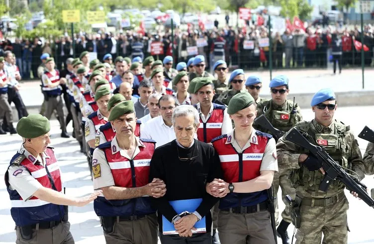 Akın Öztürk’e idam ipi fırlattılar