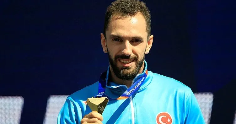 Ramil Guliyev altın madalyasını aldı