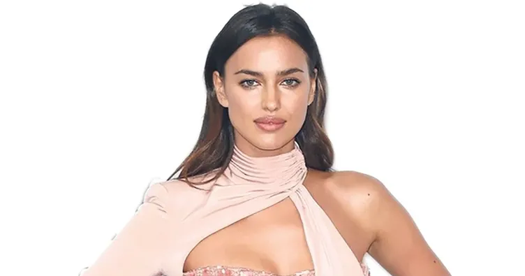 Bu ne panik! Yüzünü ceketiyle gizledi