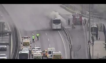 İstanbul’da seyir halindeki servis midibüsünde yangın çıktı
