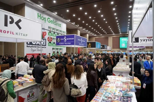 bahcelievlerden-gazzeye-ozgur-filistin-temasiyla-4-ulusal-kitap-fuari-acildi-1764432292837.jpg