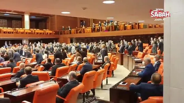 TBMM'de CHP ve HDP'den skandal eylem! Sıralara vurarak terör suçlusu eski vekillere destek verdiler | Video