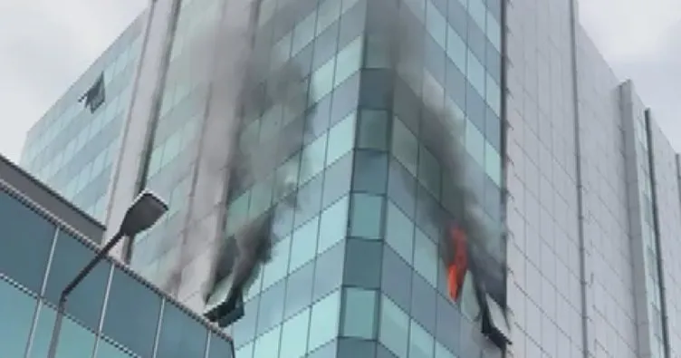 Zeytinburnu’nda iş merkezinde yangın çıktı!
