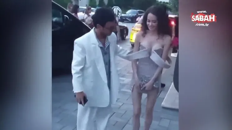 Şarkıcı Buray gönlünü oyuncu Ezgi Şenler’e kaptırmıştı! Aşklarını sır gibi saklayan çift el ele ödül töreninde ortaya çıktı! | Video