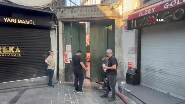 Tarihi Kapalıçarşı'da korkutan yangın