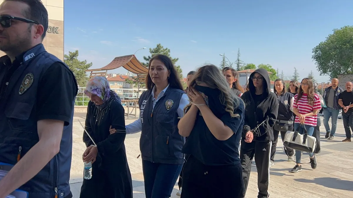 Nevşehir'de yasa dışı bahis operasyonunda tutuklanan şahıslar