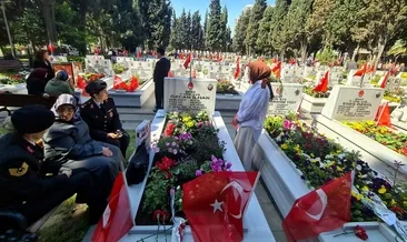 Bayram öncesi şehitlerine koştular