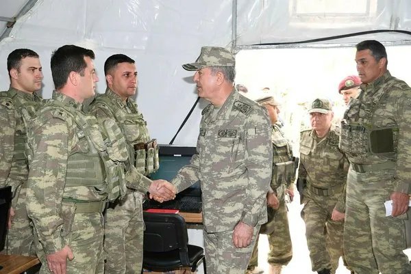 Genelkurmay Başkanı Hulusi Akar Irak sınırında birlikleri denetledi