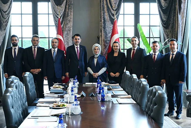 emine-erdogan-cevre-sehircilik-ve-iklim-degisikligi-bakani-kurum-ile-gorustu-1781800384832.jpg