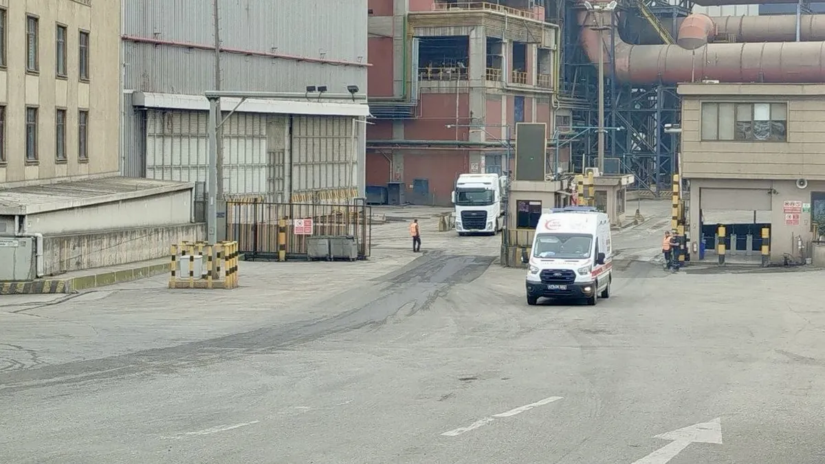 SON DAKİKA: Kocaeli'de fabrikada facia! 10 metre yükseklikten düştüler! Ağır yaralanan 3 işçiden acı haber geldi