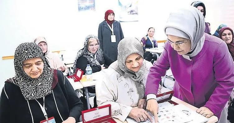 Emine Erdoğan, çalışmalarıyla kadınlarımızın rol modeli oldu