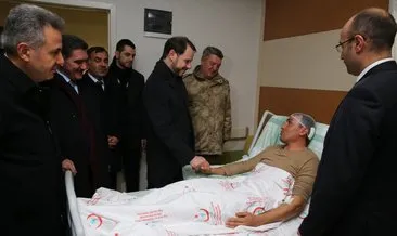 Hazine ve Maliye Bakanı Albayrak, Ağrı’da yaralı askerleri ziyaret etti
