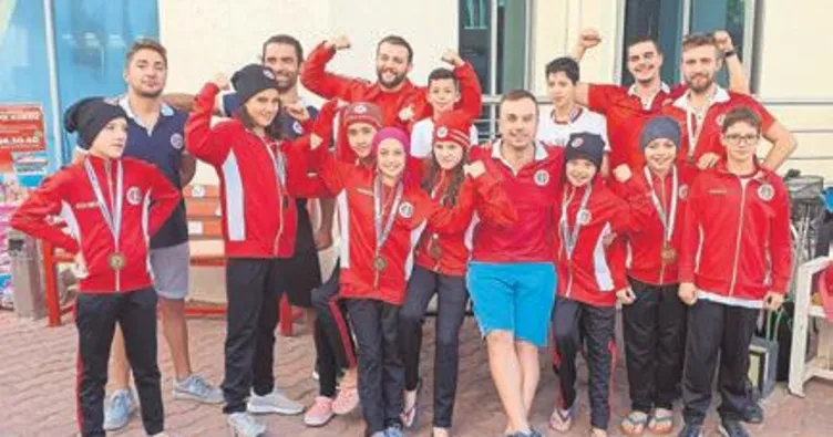 Cumhuriyet için kulaç attılar