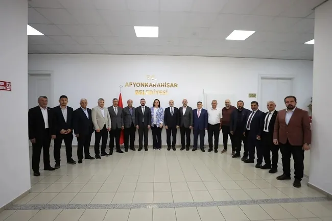 ak-parti-il-ve-ilce-baskanlarindan-burcu-koksala-ziyaret-1781108924554.jpeg