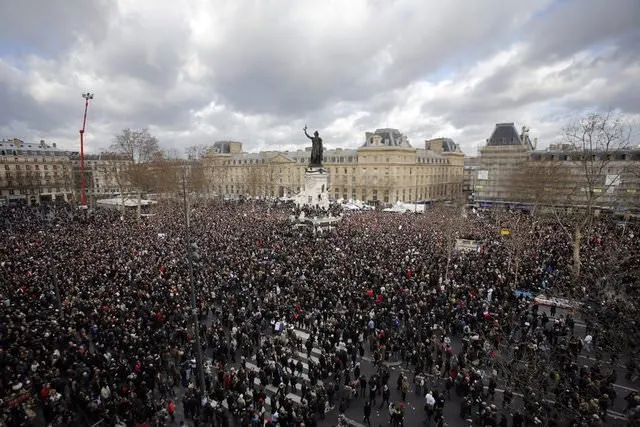 Paris’te teröre karşı dev yürüyüş