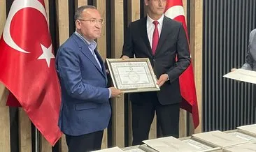 Adalet Bakanı Bekir Bozdağ mazbatasını aldı