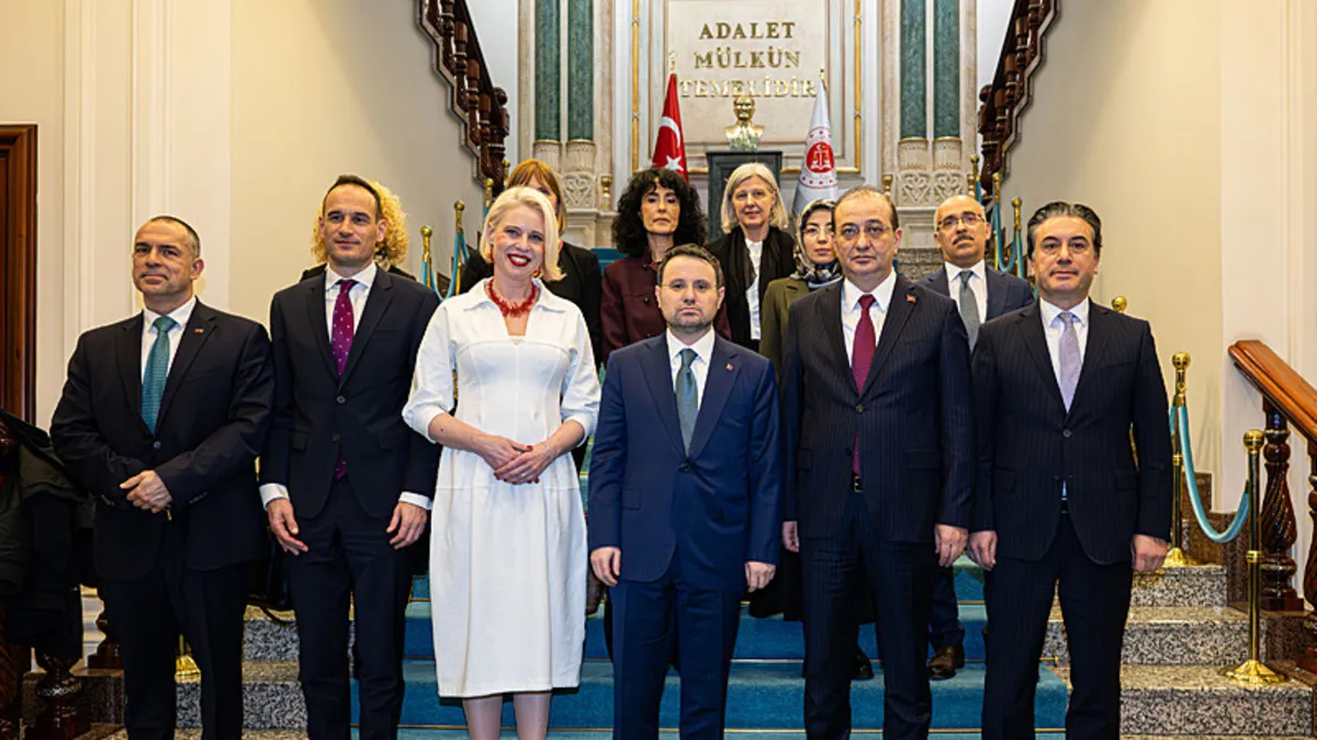 Bakan Gürlek’ten Filistin mesajı: “Barışı ve adaleti savunmaya devam ediyoruz” Bakan Gürlek’ten Filistin mesajı: “Barışı ve adaleti savunmaya devam ediyoruz”