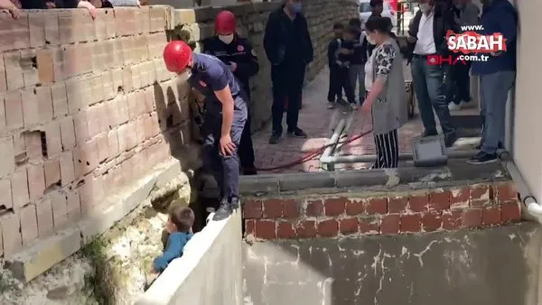 SON DAKİKA: İstanbul Arnavutköy'de iki duvar arasında sıkışan çocuğu kurtarma operasyonu kamerada