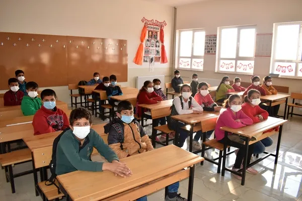 teroristlerin-sehit-ettigi-necmettin-ogretmen-unutulmadi-1637750059503.jpg