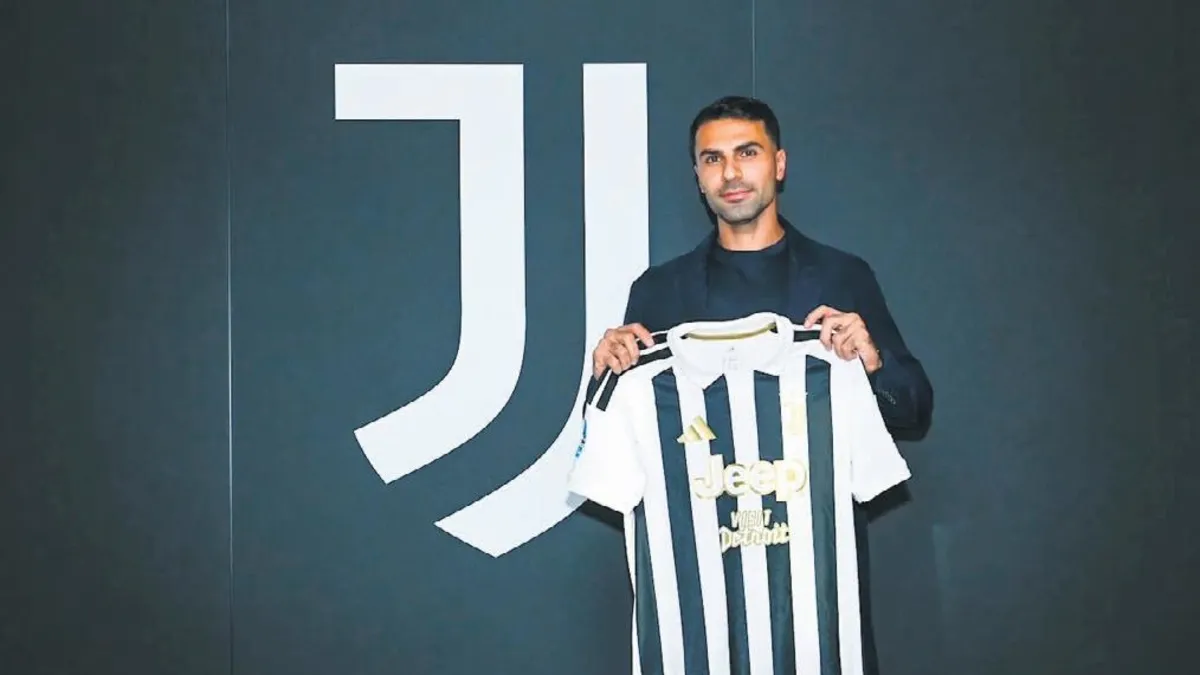 Milli futbolcu Zeki Çelik, Juventus formasıyla.