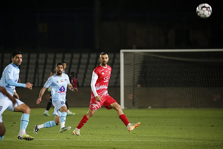 Son dakika haberi: Serdar Dursun İran’da şoku yaşadı! Arkadaşından şaşkına çeviren hareket. İsmail Kartal derbiyi kazandı...