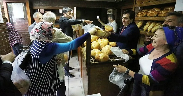 Bursa Valisi fırında ekmek dağıttı