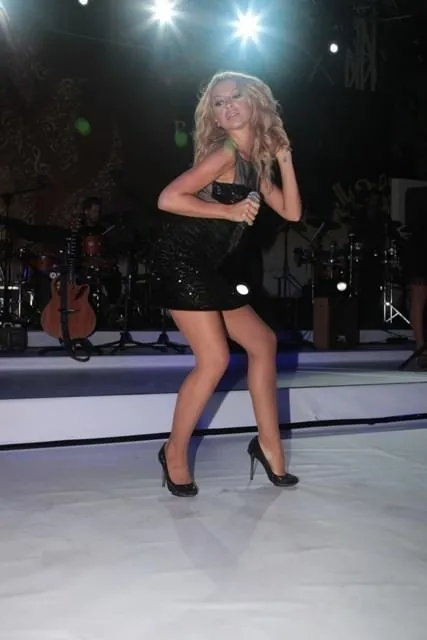 Hadise 10'uncu dövmesini yaptırdı