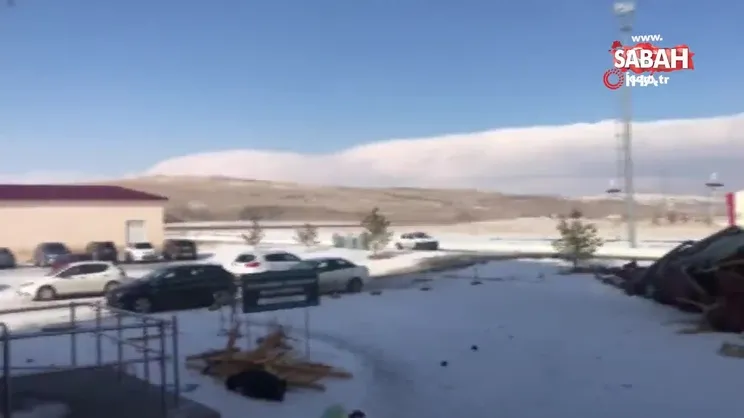 Şiddetli rüzgar çatıları uçurdu | Video