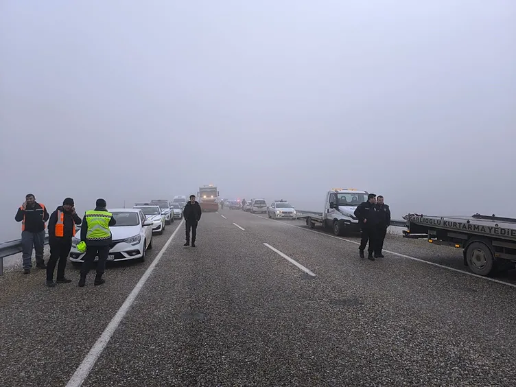 Kırşehir’de katliam gibi kaza: 3 araç birbirine girdi! 3 ölü çok sayıda yaralı var!