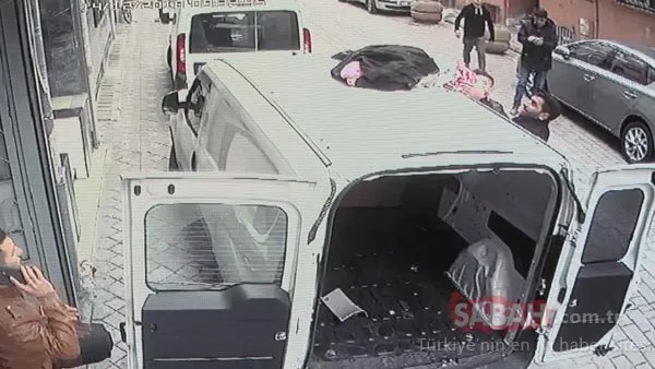 İntihar girişiminde bulunan Afgan kadın park halindeki aracın üzerine düştü